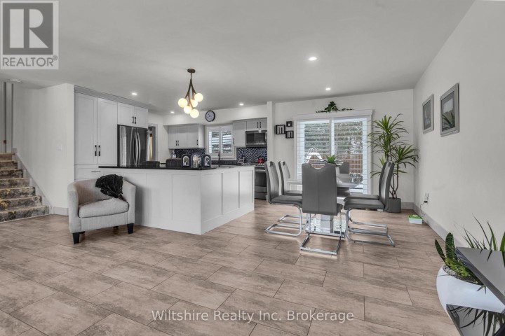 Photo 13 at 32 Devon Court, Tillsonburg