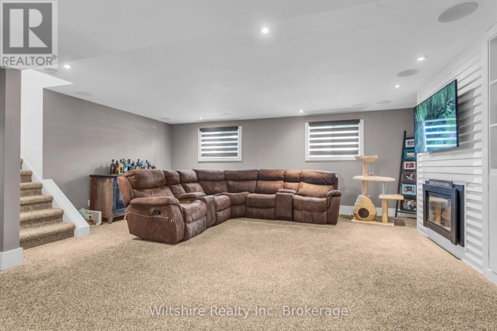 Photo 18 at 32 Devon Court, Tillsonburg