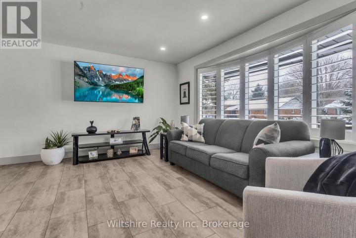 Photo 5 at 32 Devon Court, Tillsonburg