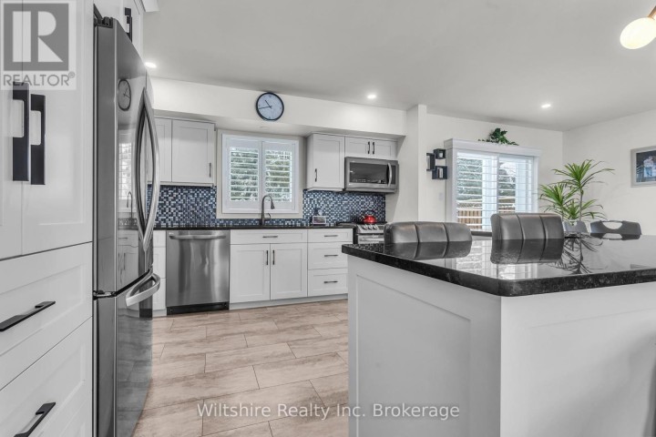 Photo 7 at 32 Devon Court, Tillsonburg