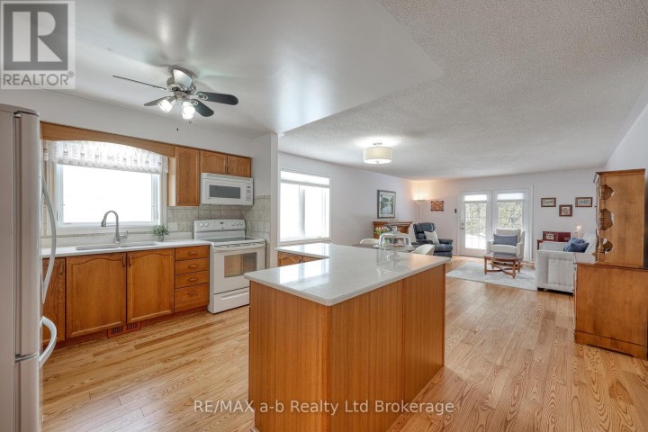 Photo 5 at 23 Brasher Drive, Tillsonburg