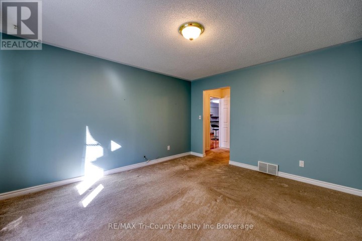 Photo 12 at 42 Jackson Court, Tillsonburg