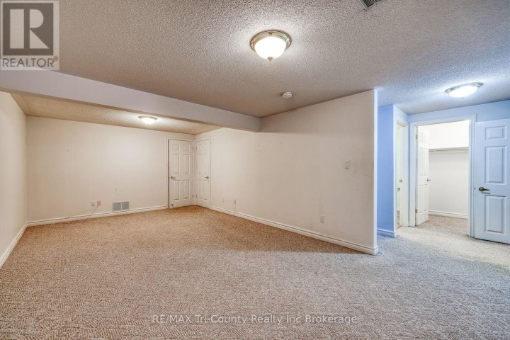 Photo 20 at 42 Jackson Court, Tillsonburg