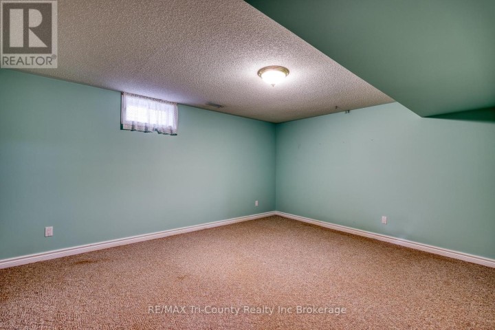 Photo 23 at 42 Jackson Court, Tillsonburg