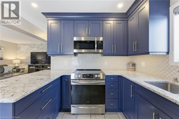 Photo 10 at 15 Anastasia Crescent, Brantwood Park, Brantford