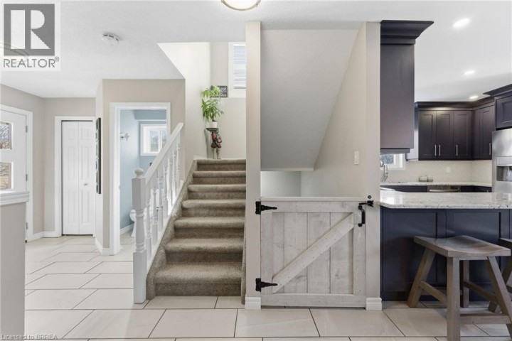 Photo 14 at 15 Anastasia Crescent, Brantwood Park, Brantford