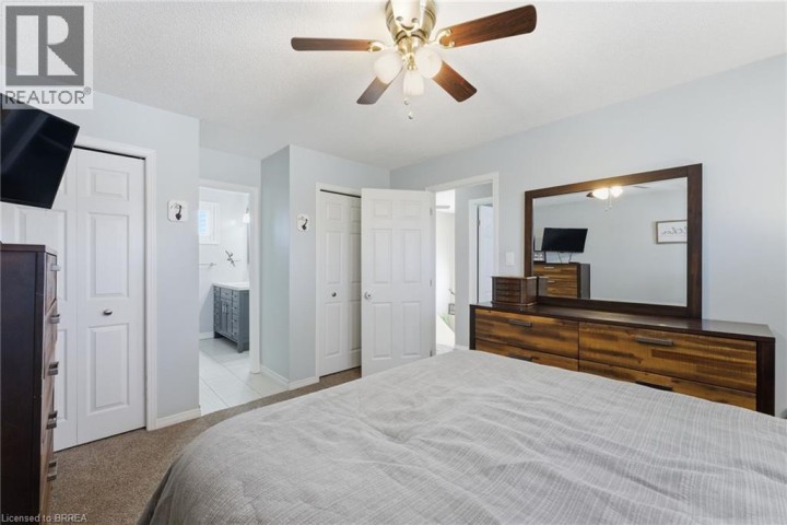 Photo 16 at 15 Anastasia Crescent, Brantwood Park, Brantford