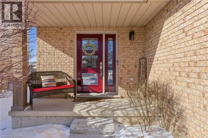 Photo 3 at 15 Anastasia Crescent, Brantwood Park, Brantford