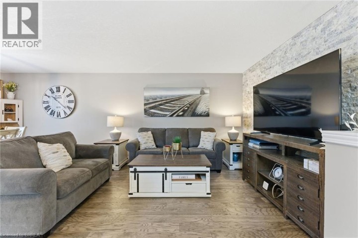 Photo 5 at 15 Anastasia Crescent, Brantwood Park, Brantford