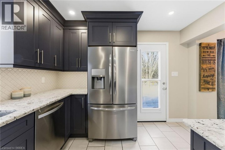 Photo 8 at 15 Anastasia Crescent, Brantwood Park, Brantford