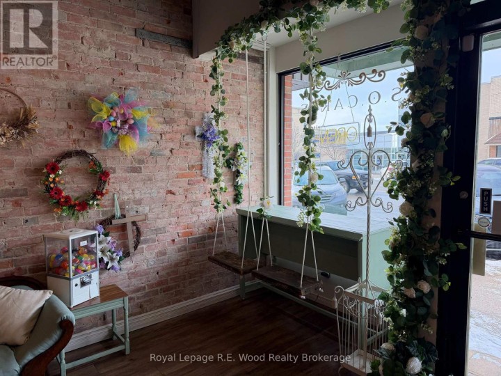 Photo 2 at 132 Broadway, Tillsonburg