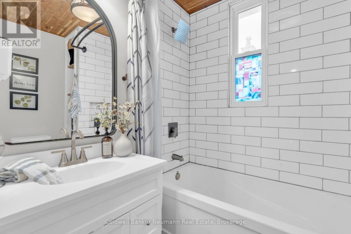 Photo 20 at 194 N Dundas Street, Cambridge