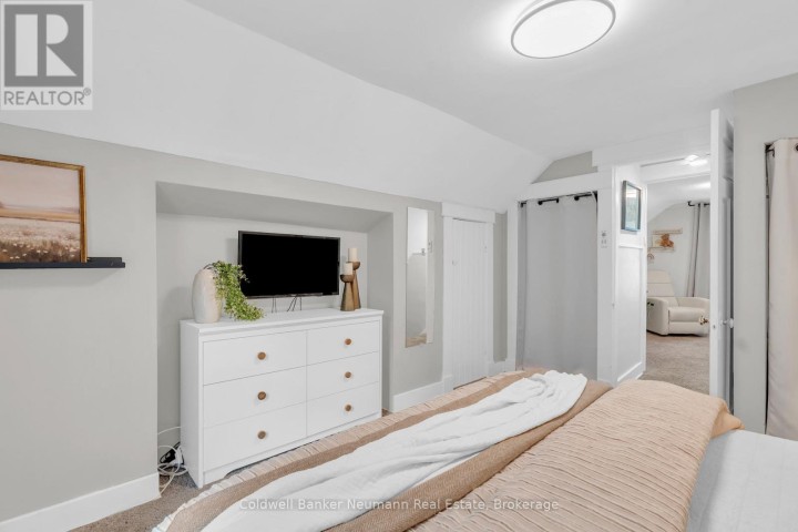 Photo 30 at 194 N Dundas Street, Cambridge