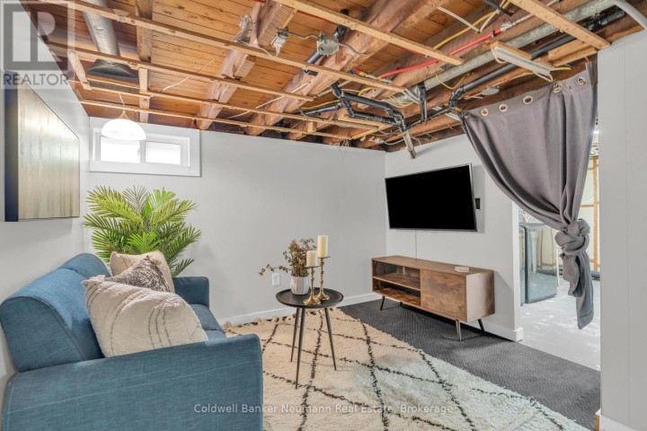 Photo 32 at 194 N Dundas Street, Cambridge