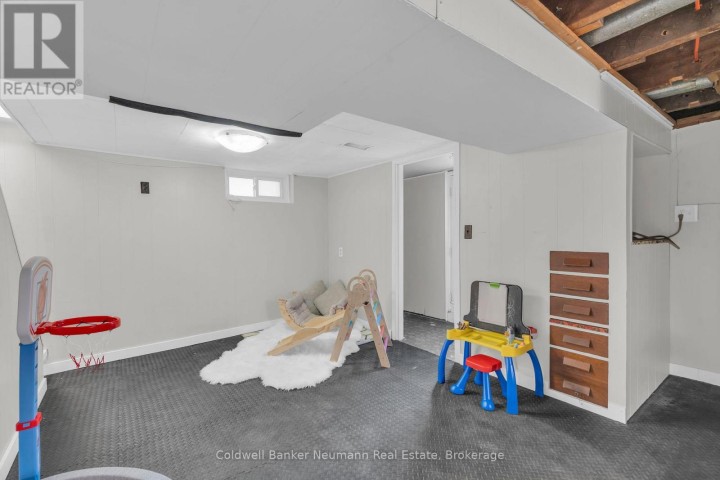 Photo 33 at 194 N Dundas Street, Cambridge