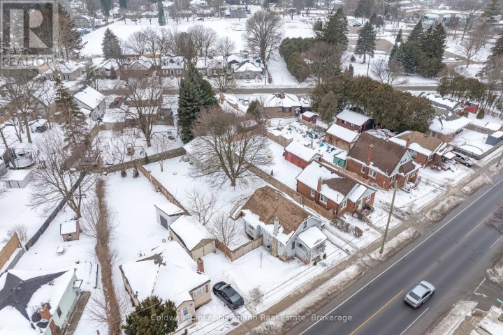 Photo 4 at 194 N Dundas Street, Cambridge