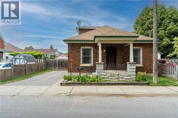 Photo 1 at 182 Durham Street, East Ward, Brantford