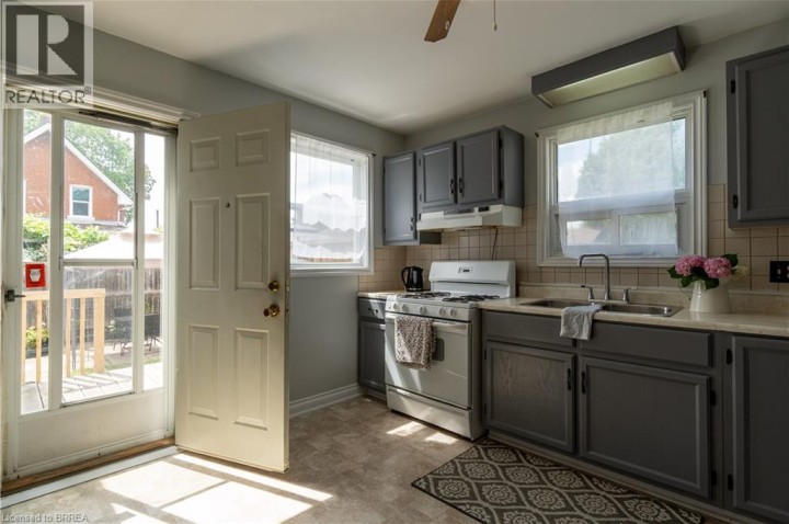 Photo 11 at 182 Durham Street, East Ward, Brantford