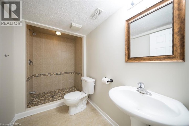 Photo 33 at 12 Gaydon Way, Empire, Brantford