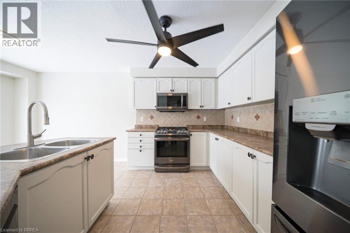 Photo 9 at 12 Gaydon Way, Empire, Brantford