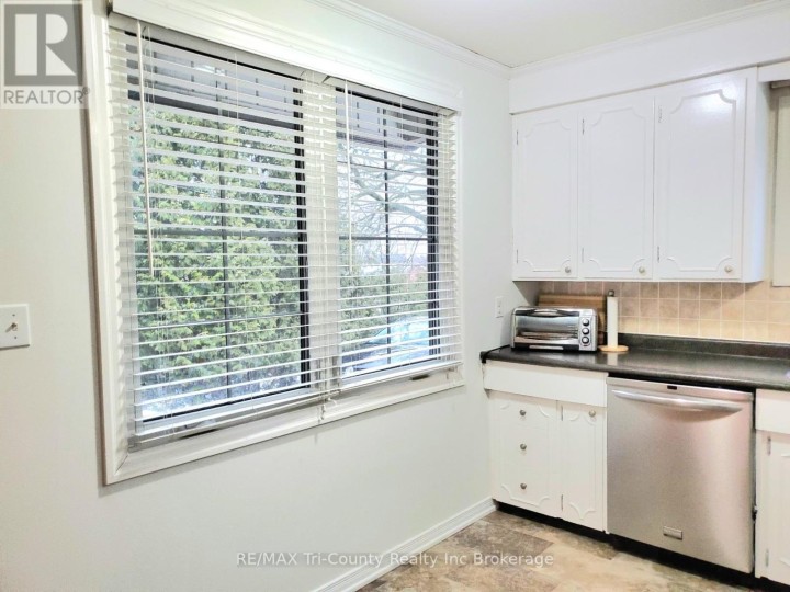 Photo 3 at 52 W North Street, Tillsonburg