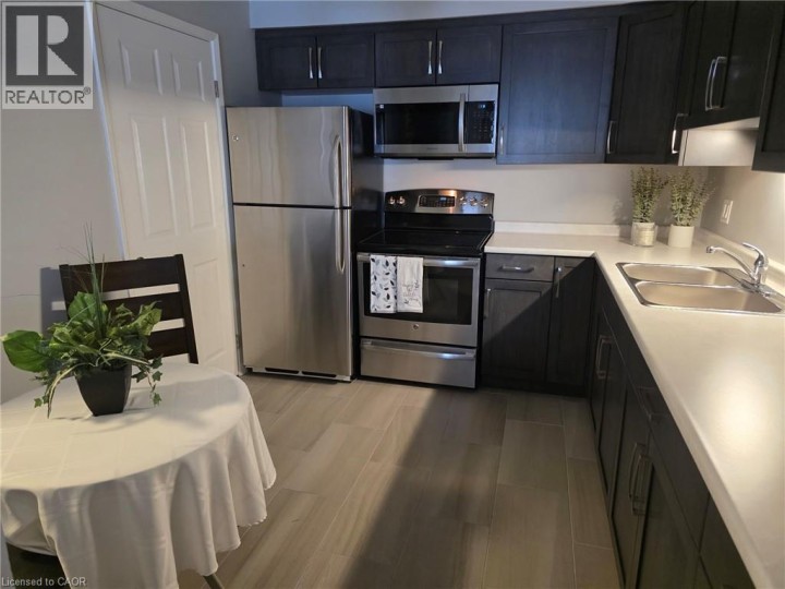 Photo 11 at 106 - 565 Greenfield Avenue, Fairview / Kingsdale, Kitchener