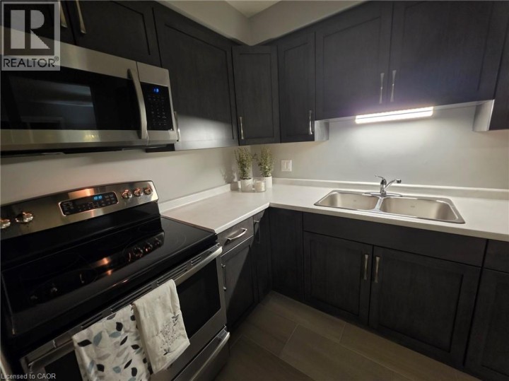 Photo 9 at 106 - 565 Greenfield Avenue, Fairview / Kingsdale, Kitchener