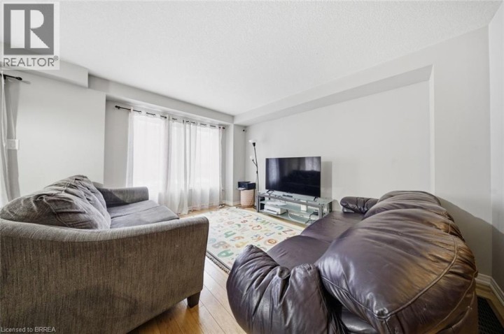 Photo 11 at 126 Munro Circle, Empire South, Brantford