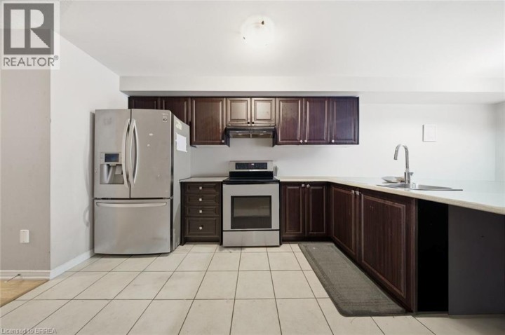 Photo 8 at 126 Munro Circle, Empire South, Brantford