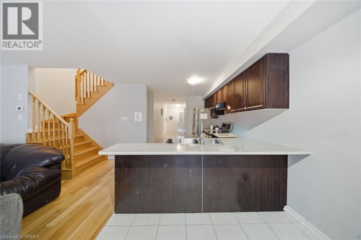 Photo 9 at 126 Munro Circle, Empire South, Brantford