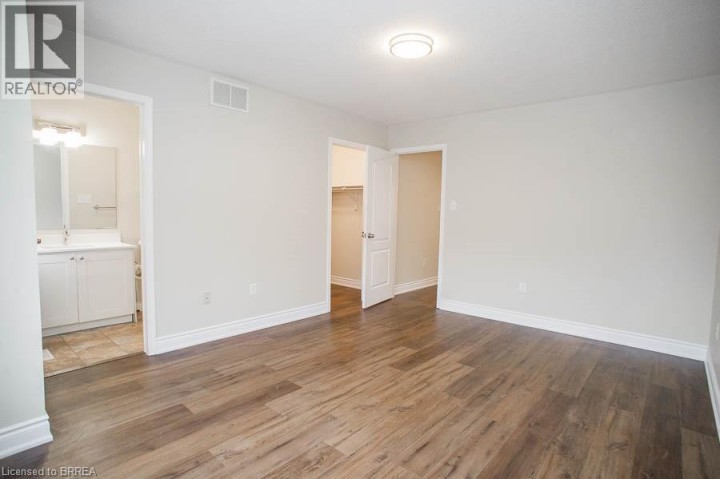 Photo 13 at 43 - 21 Diana Avenue, Empire, Brantford