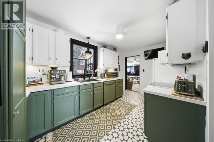 Photo 16 at 37 Elm Street, Henderson, Brantford