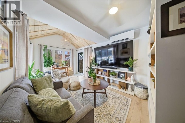 Photo 19 at 37 Elm Street, Henderson, Brantford