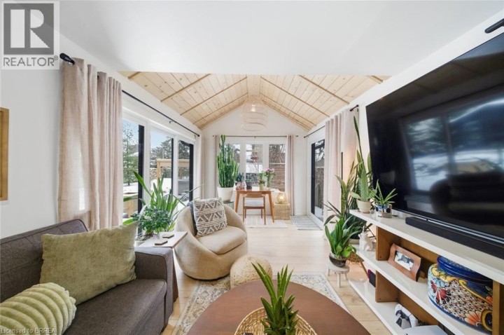 Photo 20 at 37 Elm Street, Henderson, Brantford