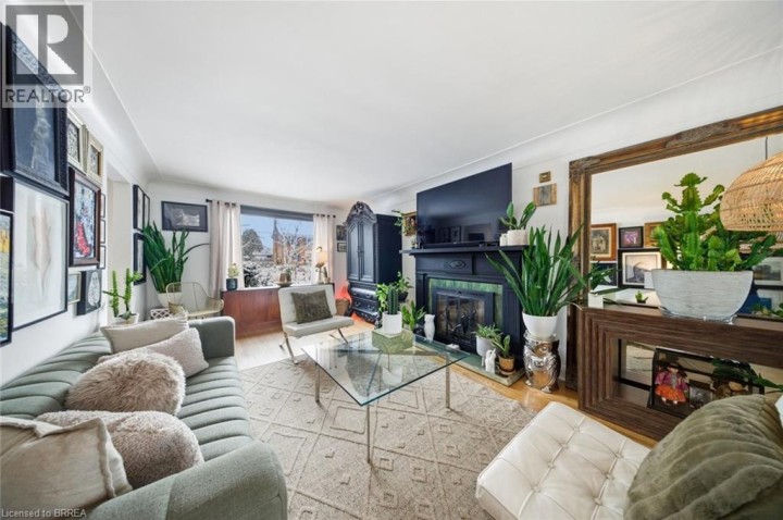 Photo 9 at 37 Elm Street, Henderson, Brantford