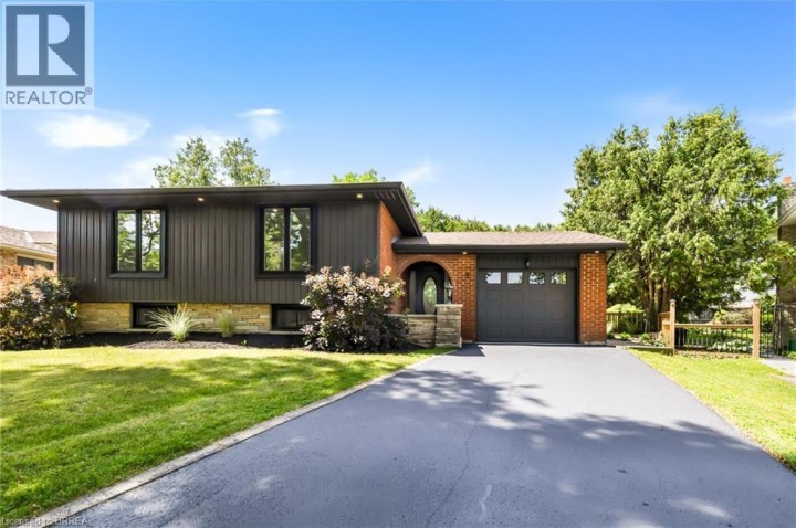 Photo 1 at 9 Ventnor Court, Grand Woodlands, Brantford