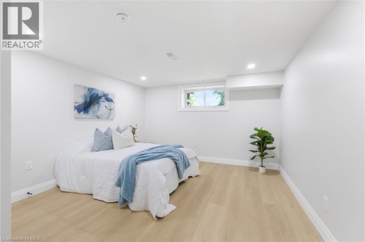 Photo 17 at 9 Ventnor Court, Grand Woodlands, Brantford