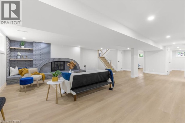 Photo 16 at 9 Ventnor Court, Grand Woodlands, Brantford