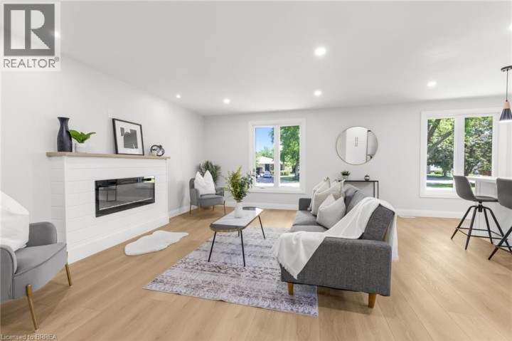 Photo 5 at 9 Ventnor Court, Grand Woodlands, Brantford