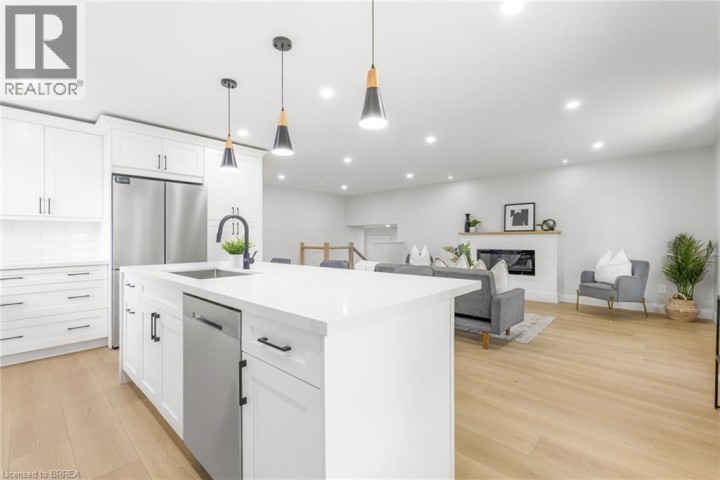 Photo 8 at 9 Ventnor Court, Grand Woodlands, Brantford