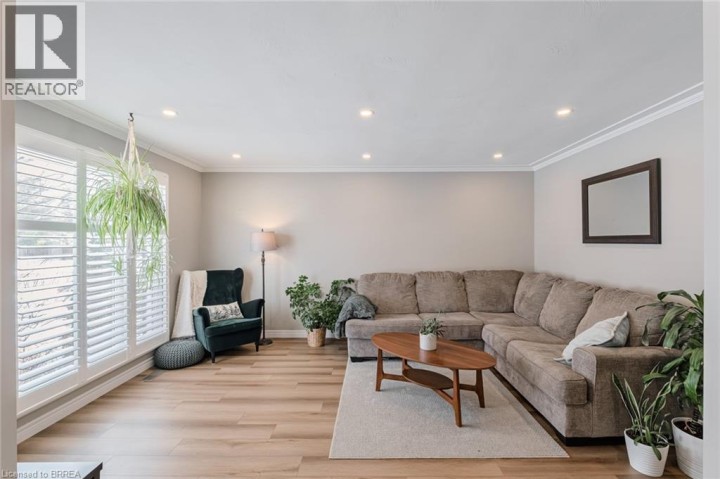 Photo 6 at 18 Linden Avenue, Echo Place, Brantford