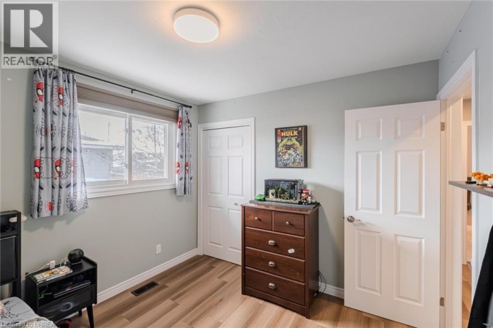 Photo 16 at 18 Linden Avenue, Echo Place, Brantford