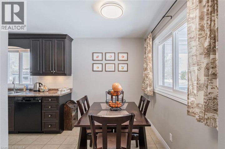 Photo 9 at 18 Linden Avenue, Echo Place, Brantford