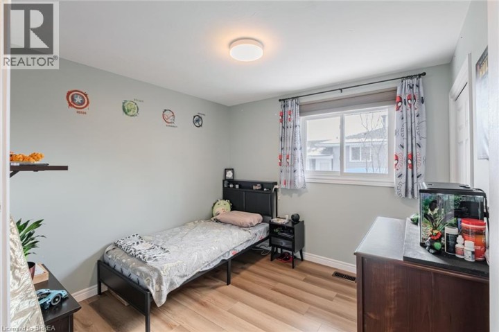 Photo 15 at 18 Linden Avenue, Echo Place, Brantford