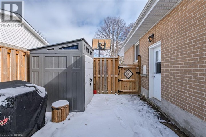 Photo 34 at 18 Linden Avenue, Echo Place, Brantford