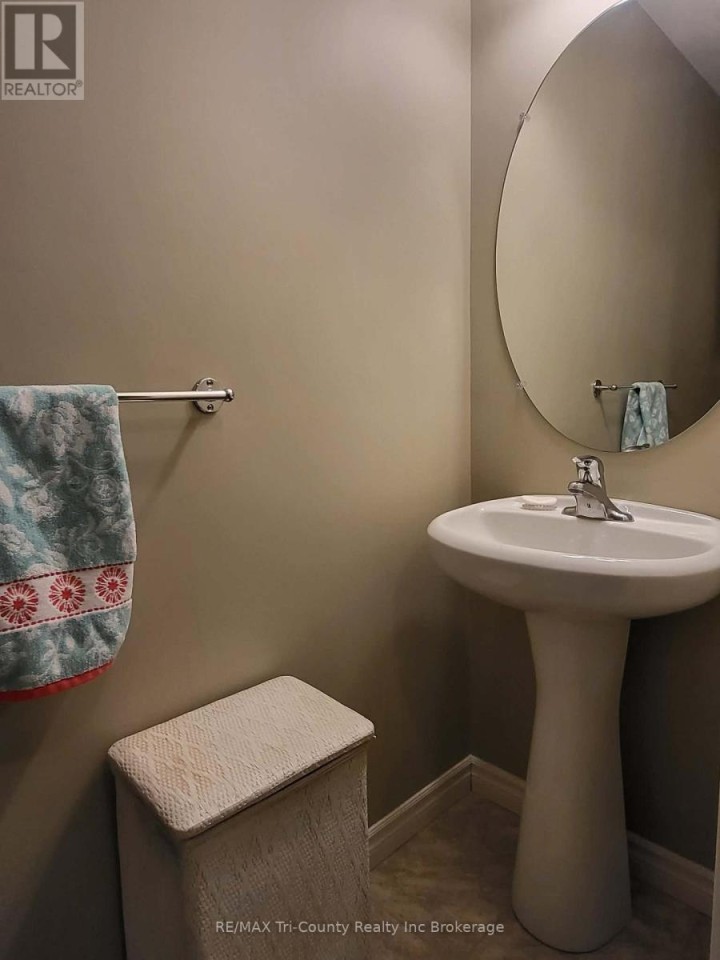 Photo 13 at 33 Park Place, Tillsonburg