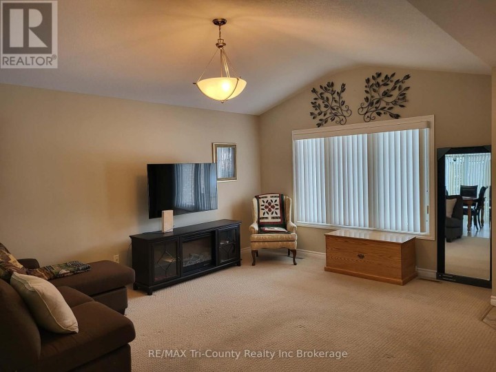 Photo 2 at 33 Park Place, Tillsonburg