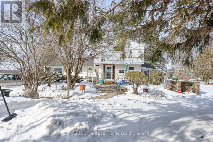 Photo 2 at 384810 Salford Road, Rural Norwich, Norwich