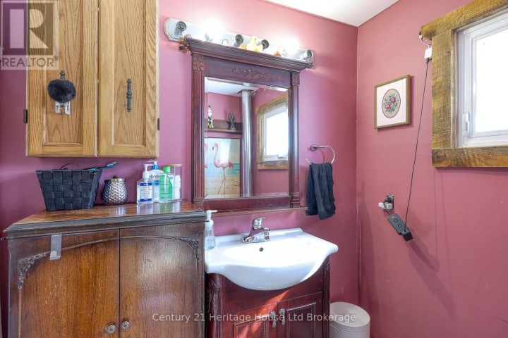 Photo 20 at 384810 Salford Road, Rural Norwich, Norwich