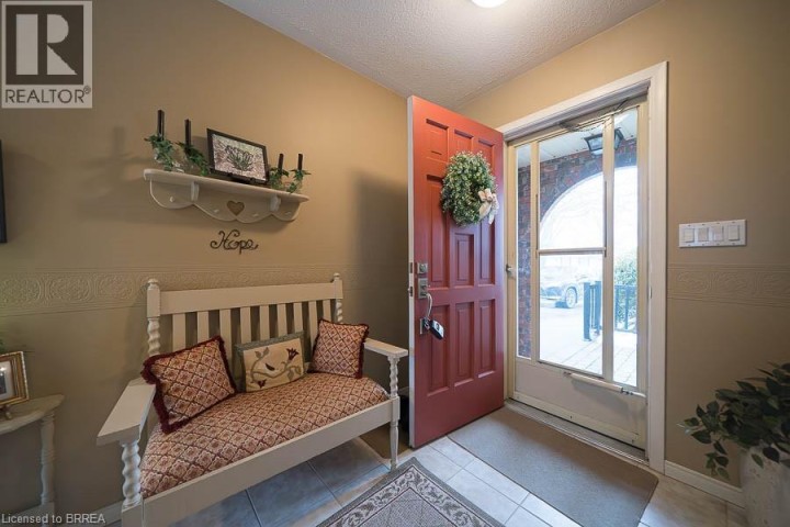 Photo 3 at 17 Crabapple Court, Brier Park, Brantford